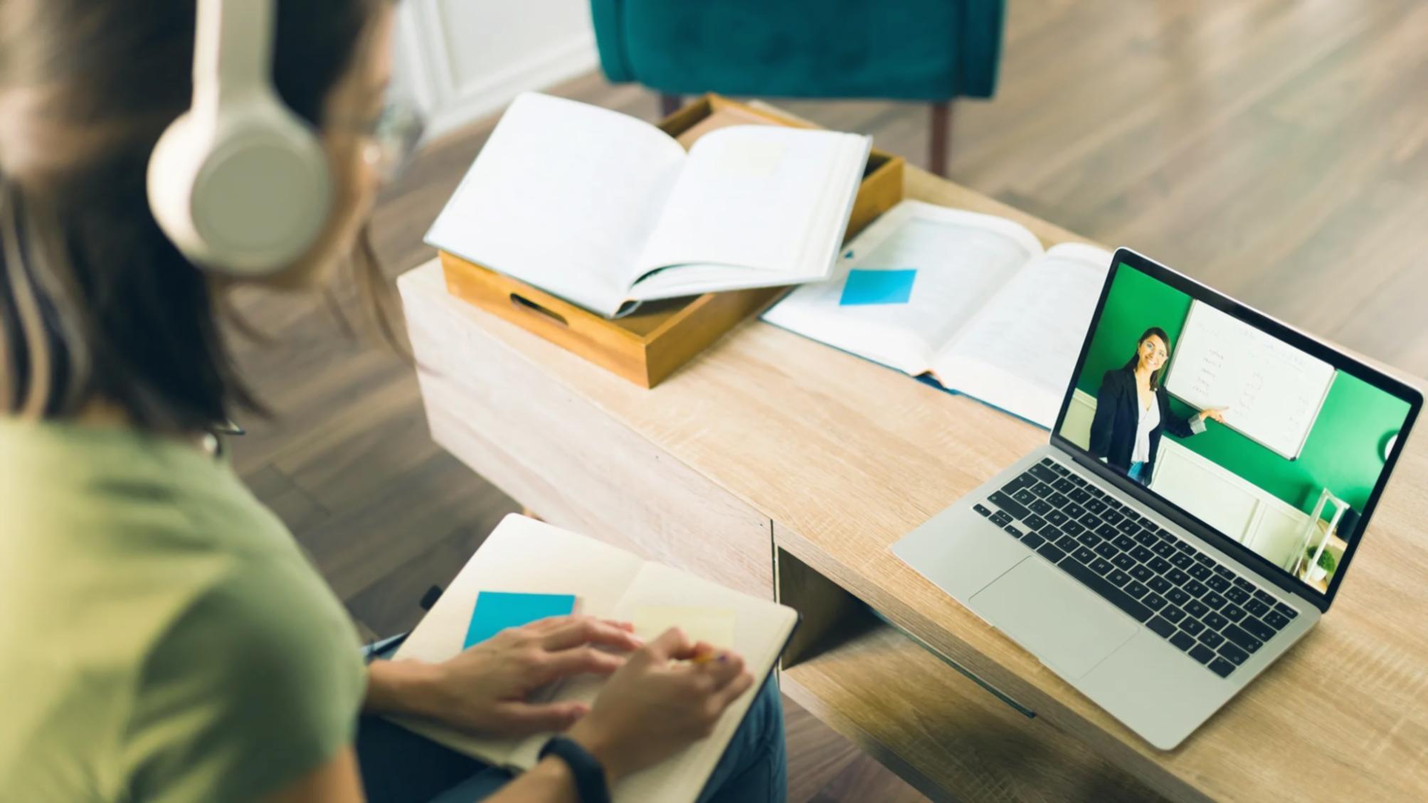 Comprehensive scriptwriting curriculum overview with module breakdown